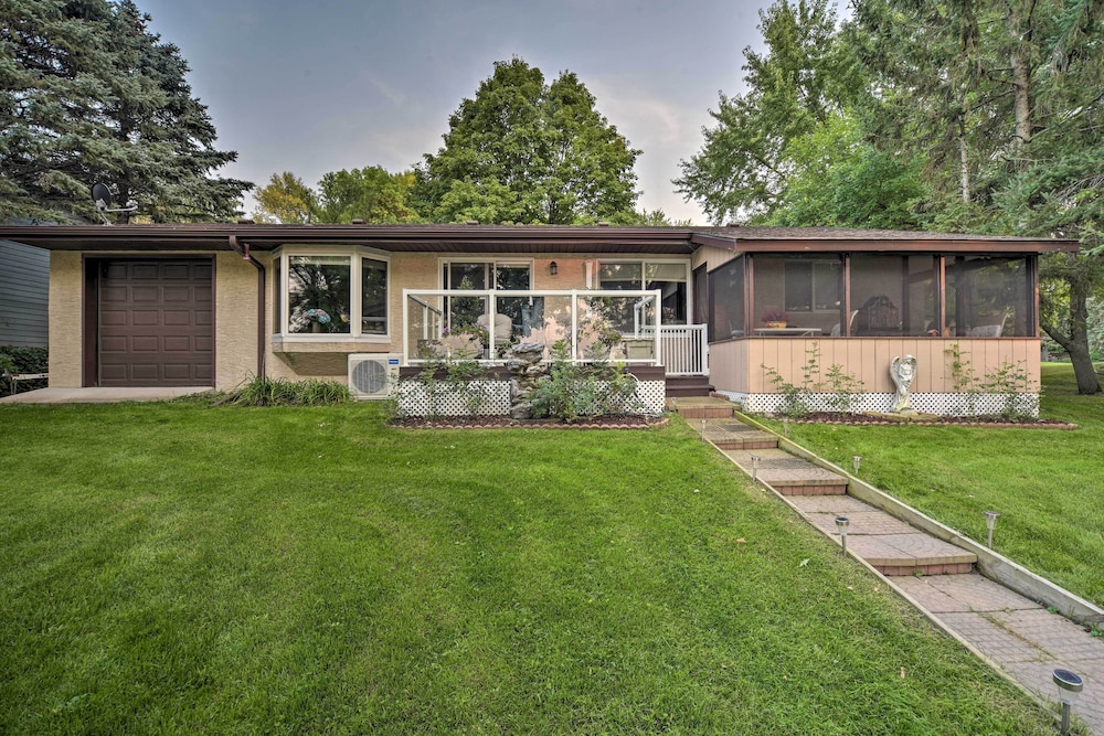 Hugo Home, Direct Lake Access & Private Dock! view 5