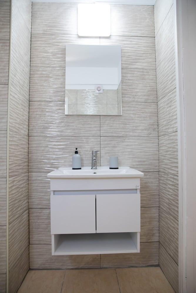 Valentina Coastal Suites in Central Paphos 3