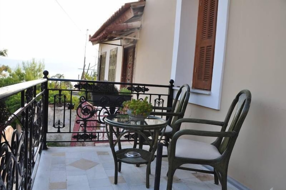 Nikolaos Pension