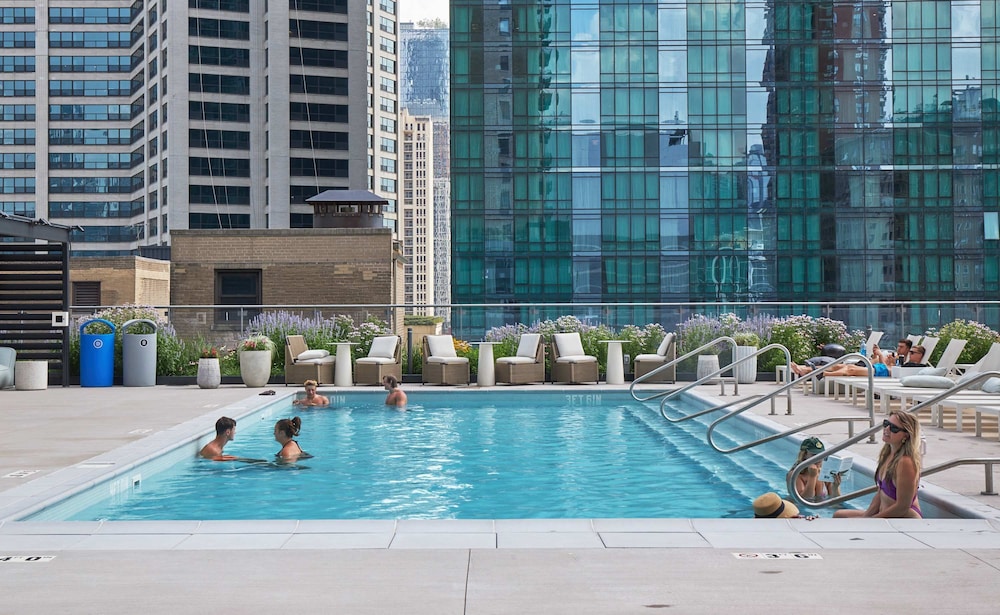 60 Fl Lake View Apt An Urban Oasis in the Sky