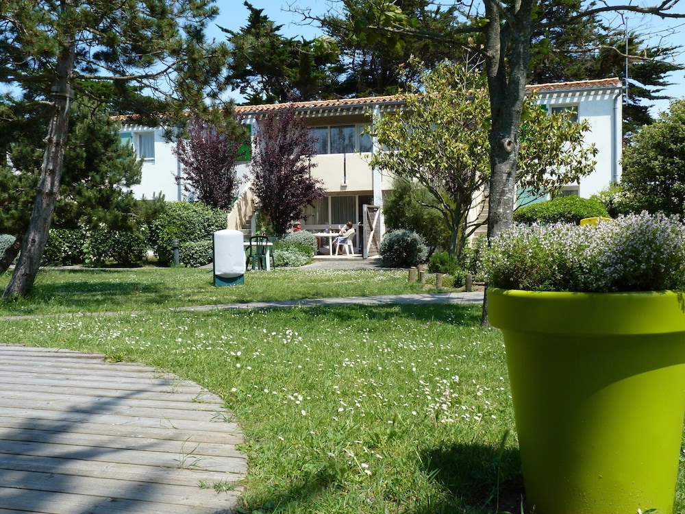 Holiday Home in Ars-en-re for Family