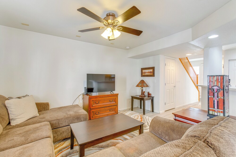 16 Mi to Dtwn Denver: Cozy Townhome w/ Patio!