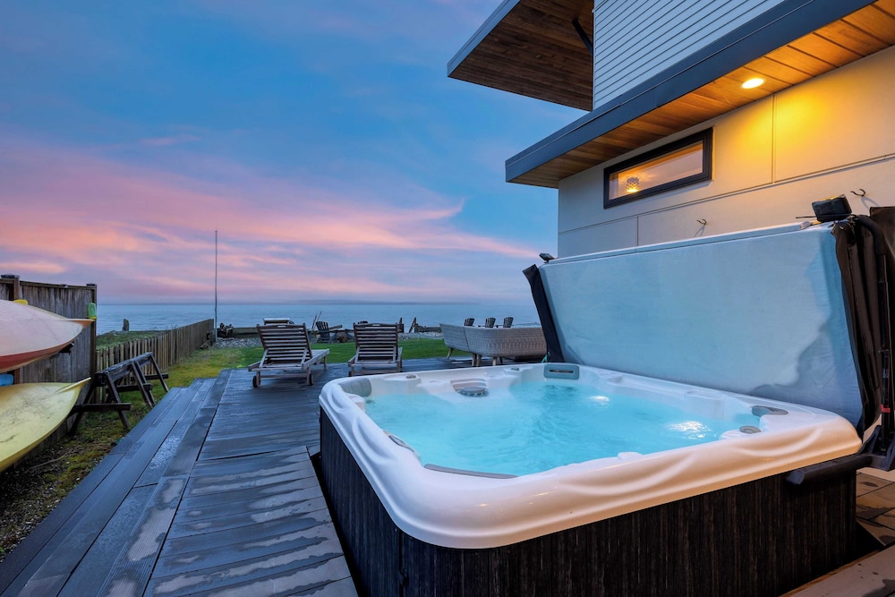 Chic Whidbey Island Waterfront Home w/ Hot Tub, Firepits + Views