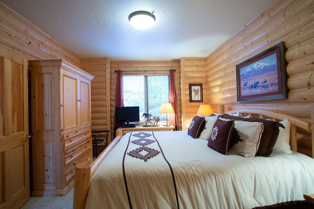 Comstock Lodge at Deer Valley Resort - Two Bedroom Condo with Hot Tub #101 2 Condo