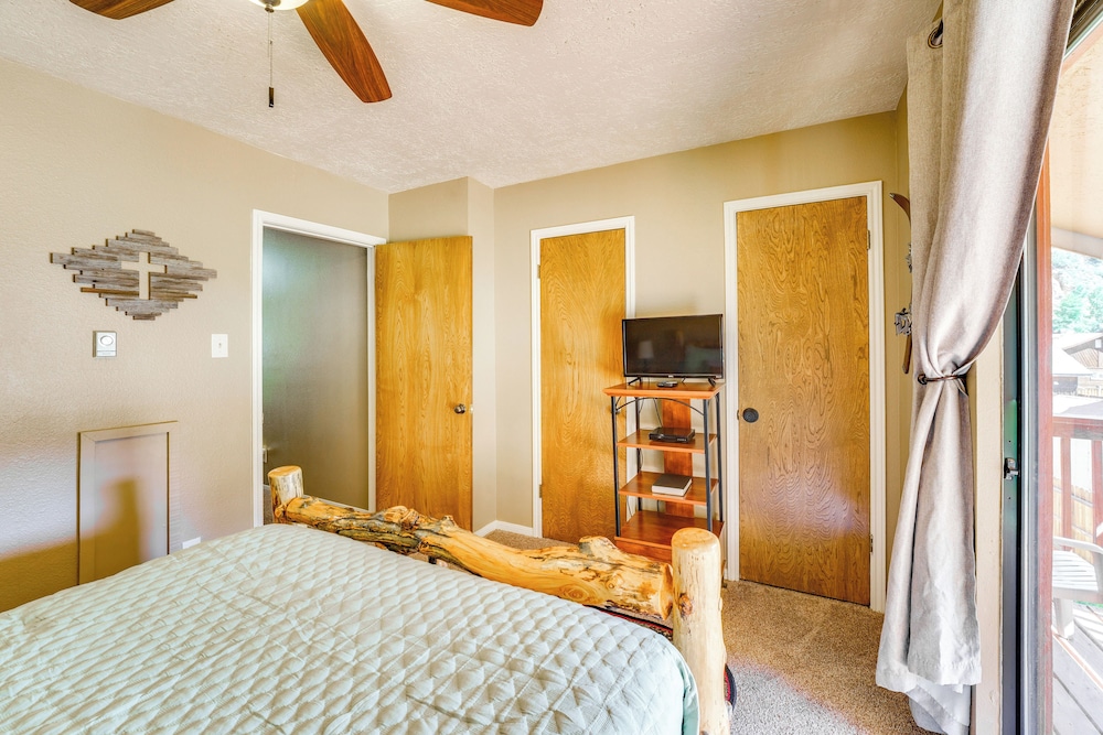 Hike, Bike & Ski: Red River Condo w/ Spa Access