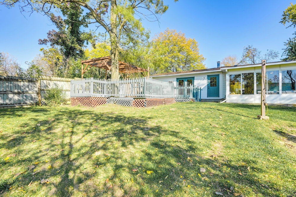 Sand Lake Retreat: Canal Access & Large Yard!