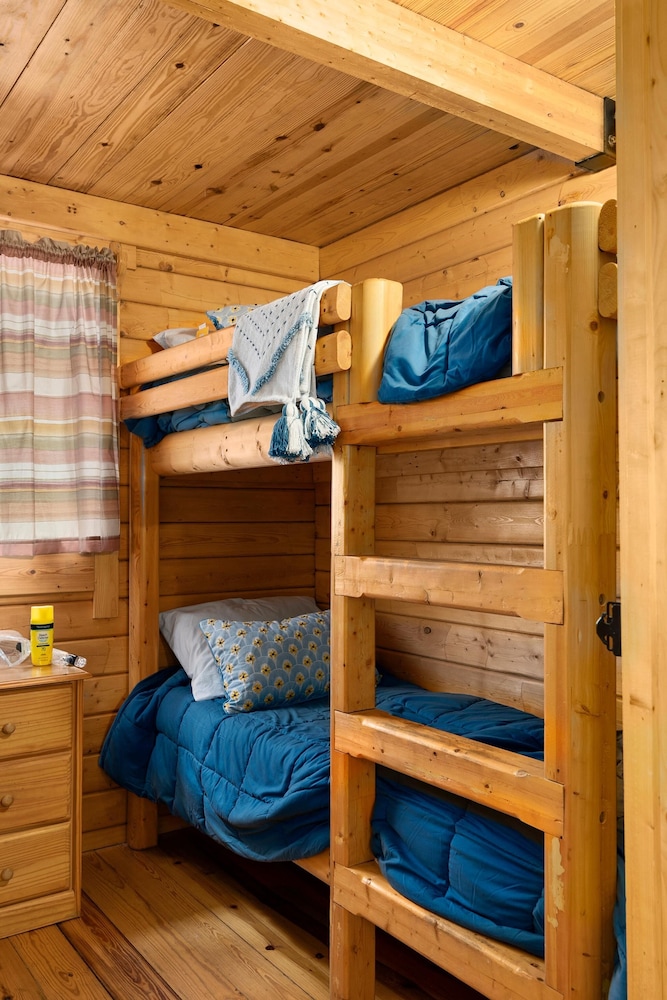 Amazing Getaway: Enjoy our Cozy Log Cabins on the Chesapeake Bay! view 4