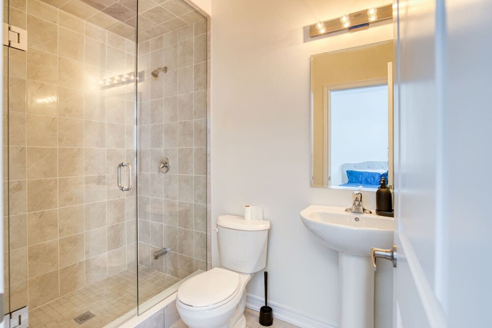 Spacious Brand New 4-bed Retreat in Quinte West