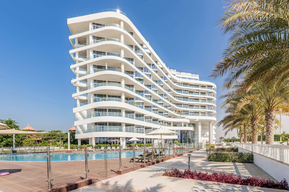 Globalstay Luxury Azizi Mina Beachfront