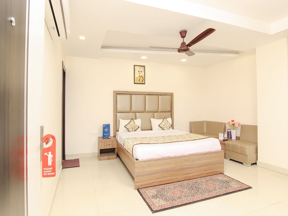 OYO 13932 Hotel Pushpanjali