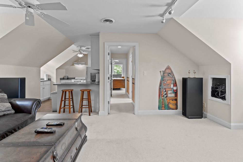 Lake Escape - Lake Waccamaw 7 Bedroom Home