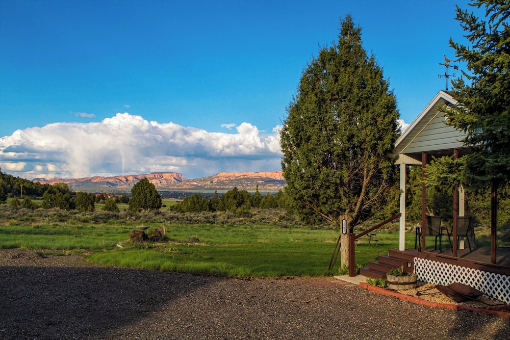 Fish Hatchery Ranch w/ Furnished Patio