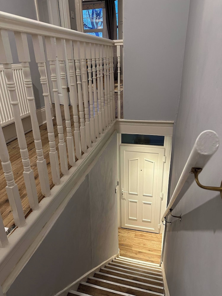 Bright Open-plan Apartment in Welling, South East London