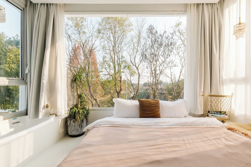 Shanghai Ruochu Designer Guesthouse-Near Shanghai Pudong Airport & Disneyland