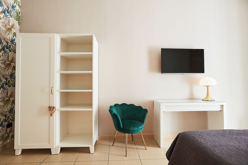 Vicky's Luxury Guesthouse by Napoliapartments