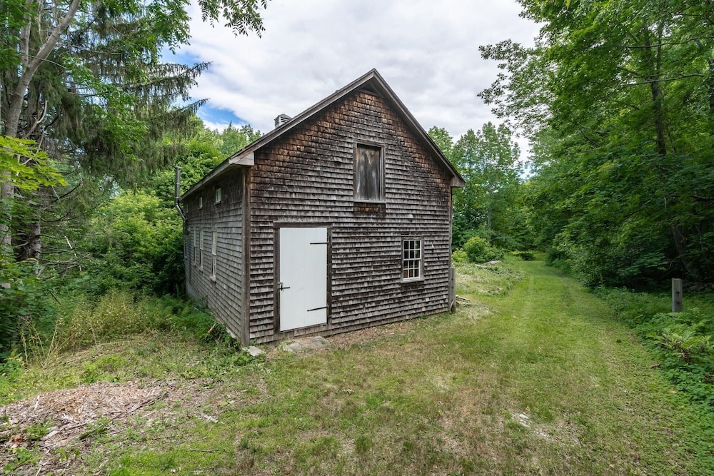 Bryant Farm Limit 27 5 Bedroom Farmhouse by RedAwning view 4