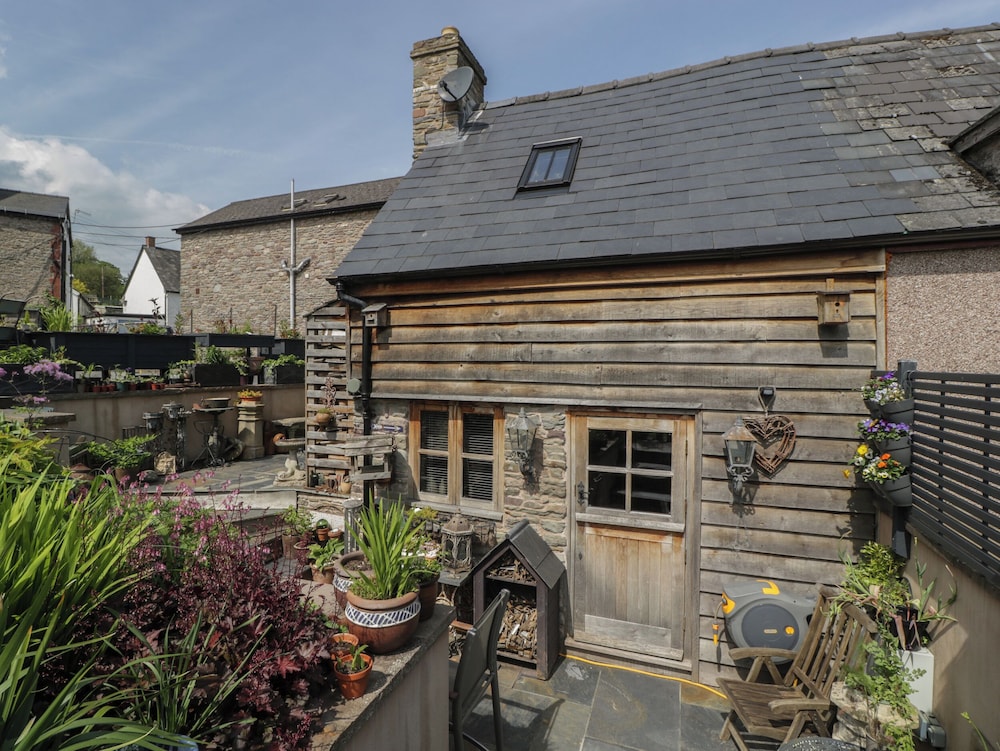 Hoarders Cottage