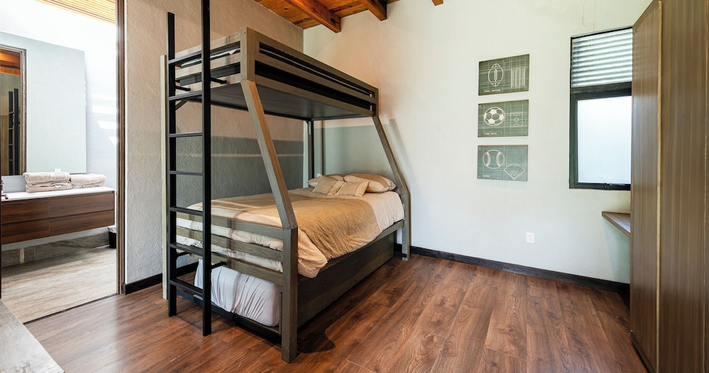 Pedacito de Lago - Lakeview Home