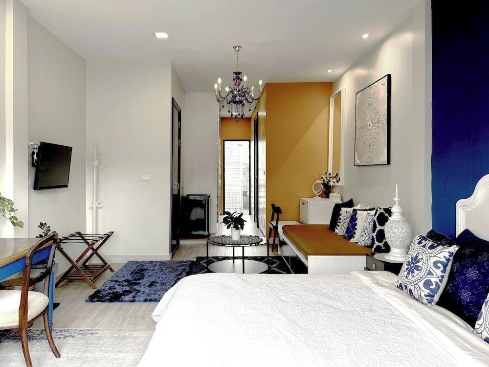 Stylish 3-bedroom Townhome in Heart of Bangkok