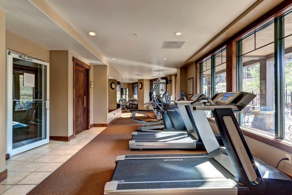 Luxury Ski-in/ski-out 1 Bedroom Condo at Crystal Peak Lodge at Peak 7