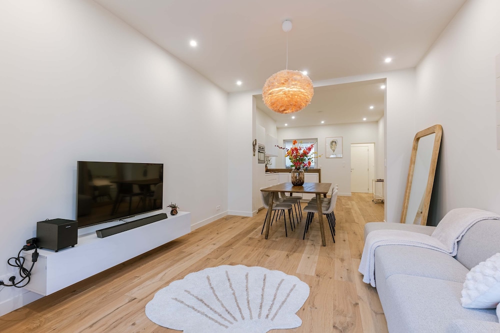 Huswell - Charming Central Apartment in Ostend - Perfect for 7 Guests
