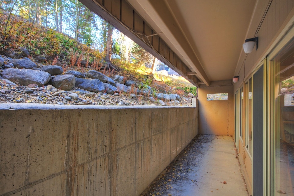 The Lift B8 3 Bedroom Condo by RedAwning view 3