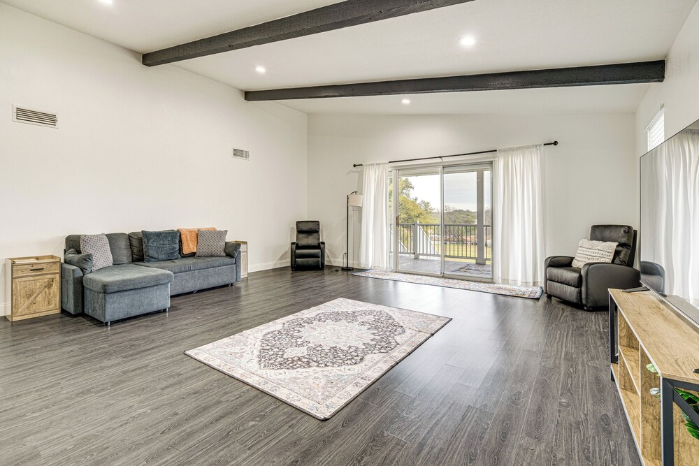 Private Hot Tub & Golf Course Views: Lakeway Gem