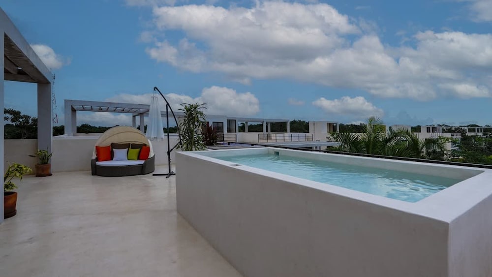 Luxury Penthouse w Private Pool Stunning Views
