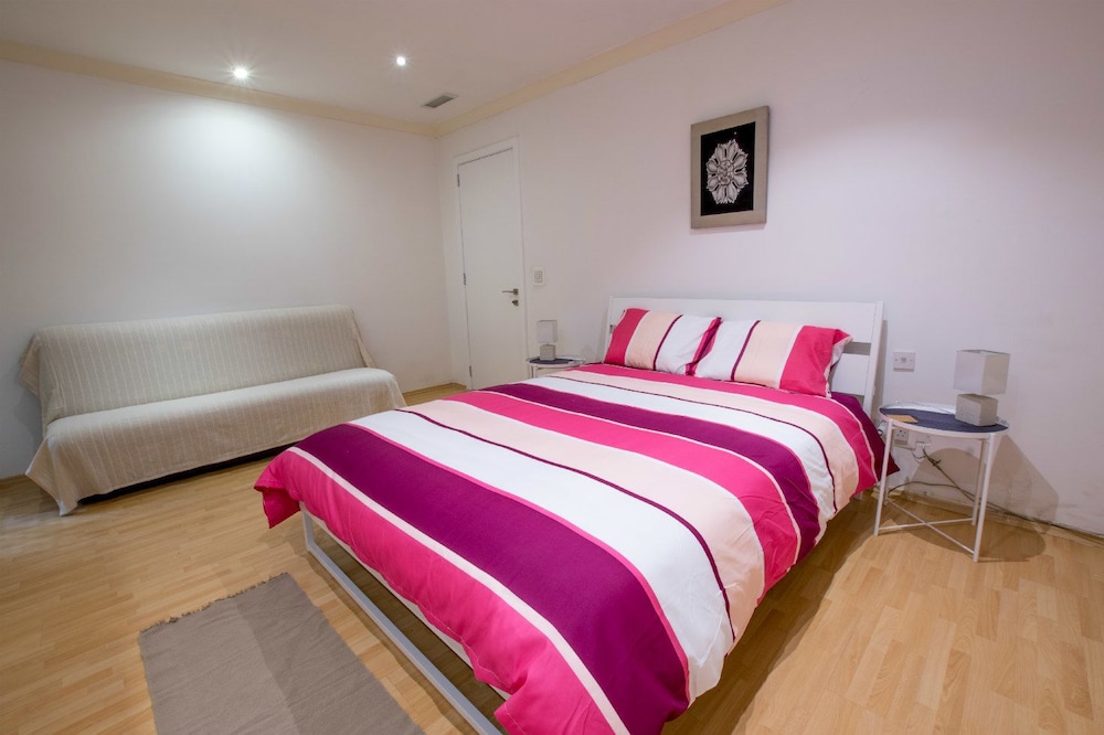Bright, Spacious and Right in the Center photo 4