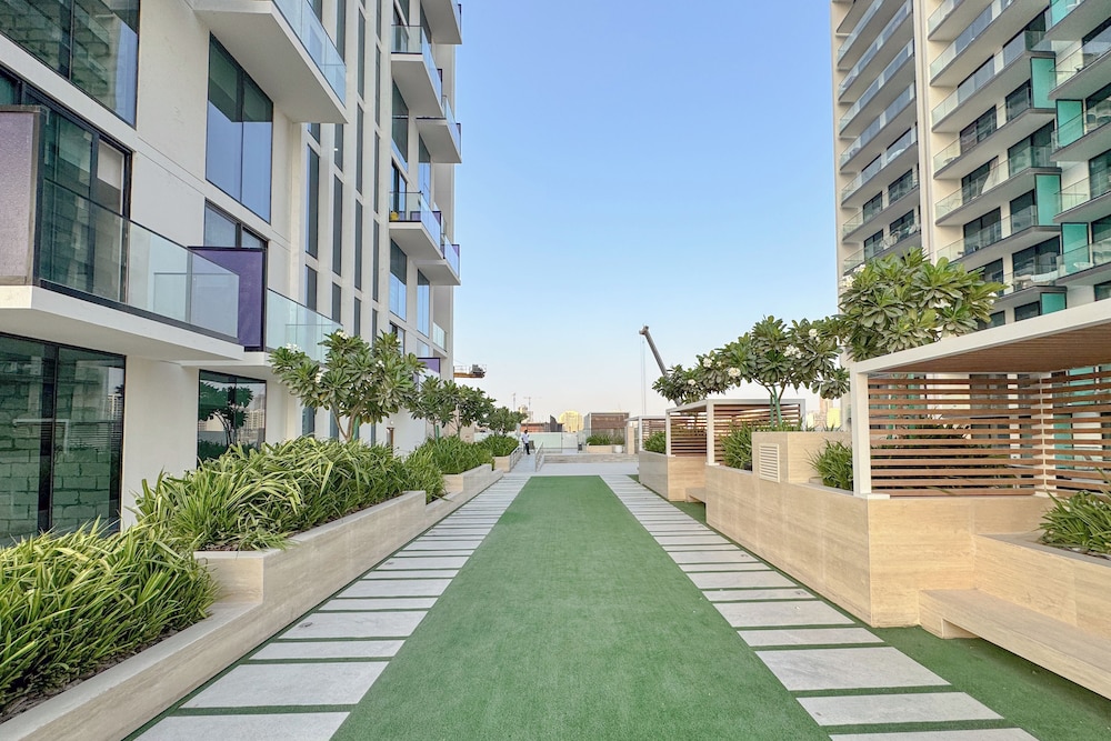 PVH - Serene 1BR - Binghatti House