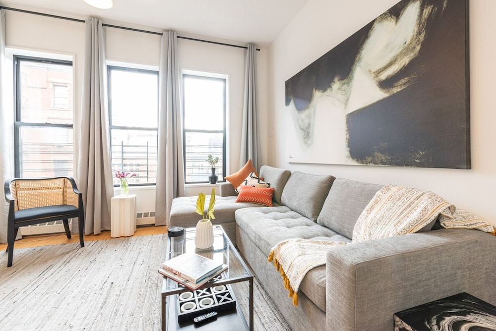 Cypress Court III by Rove Travel 1BR Harlem Apt