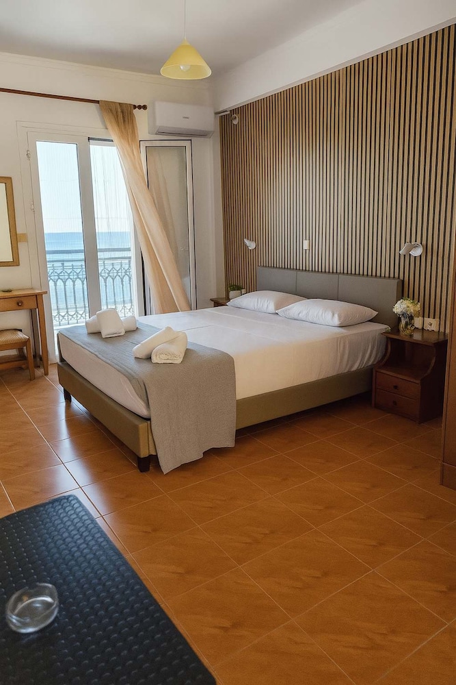 Beachfront Panorama Apartm - Kythira Seaside Gem