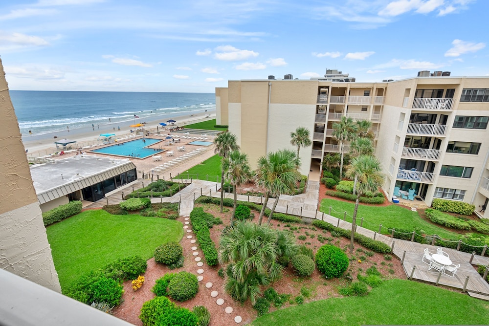 Castle Reef two bed two Bath Oceanview Condo view 4