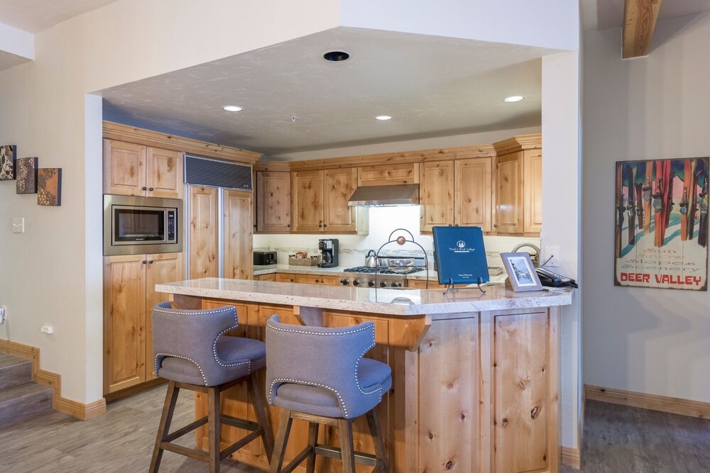 Trail's End Lodge at Deer Valley Resort - Two Bedroom Residence with Spa #404 2 Condo