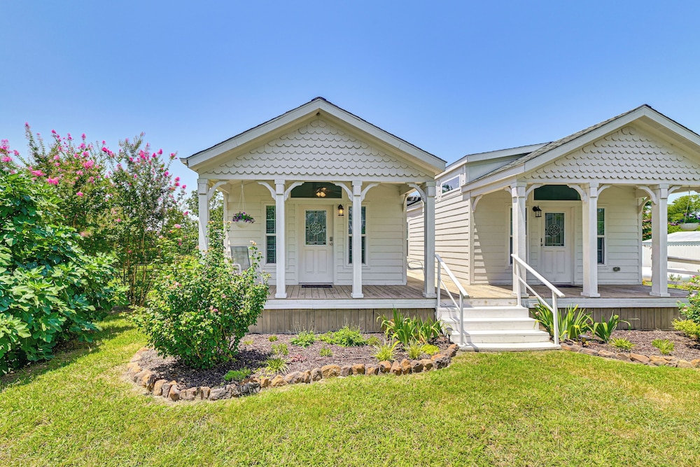 Private Pavilion: Countryside Cottage in Celina!