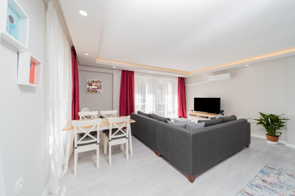 Modern and Fully Furnished 1 1 Flat in Antalya