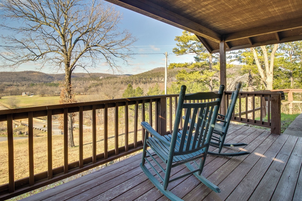 Fish, Hike & Unwind: Getaway in Mountain View!