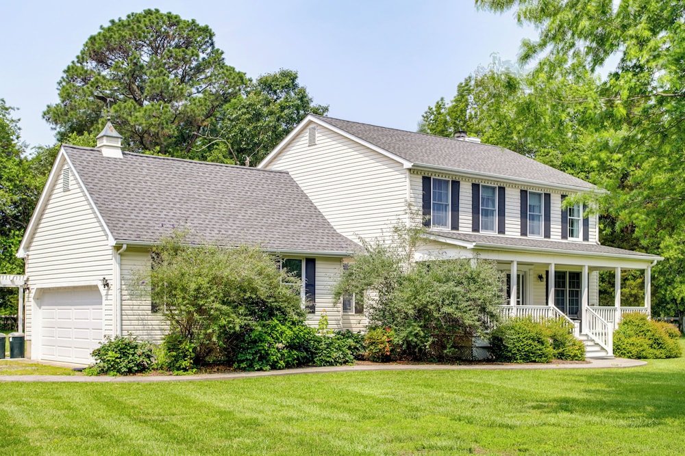 Waterfront Home w/ Hot Tub in Bozman Village!
