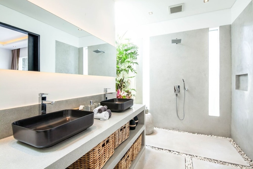 Contemporary 4BR Villa, 400m to Canggu Shore