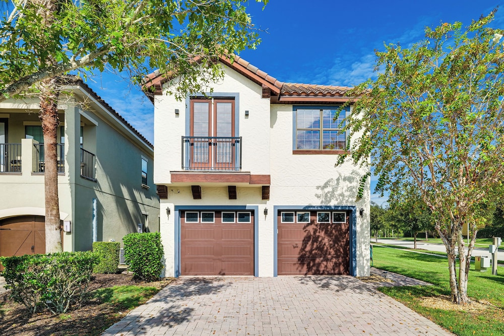 8 Mi to Disney: Pet-friendly Apt w/ Resort Perks