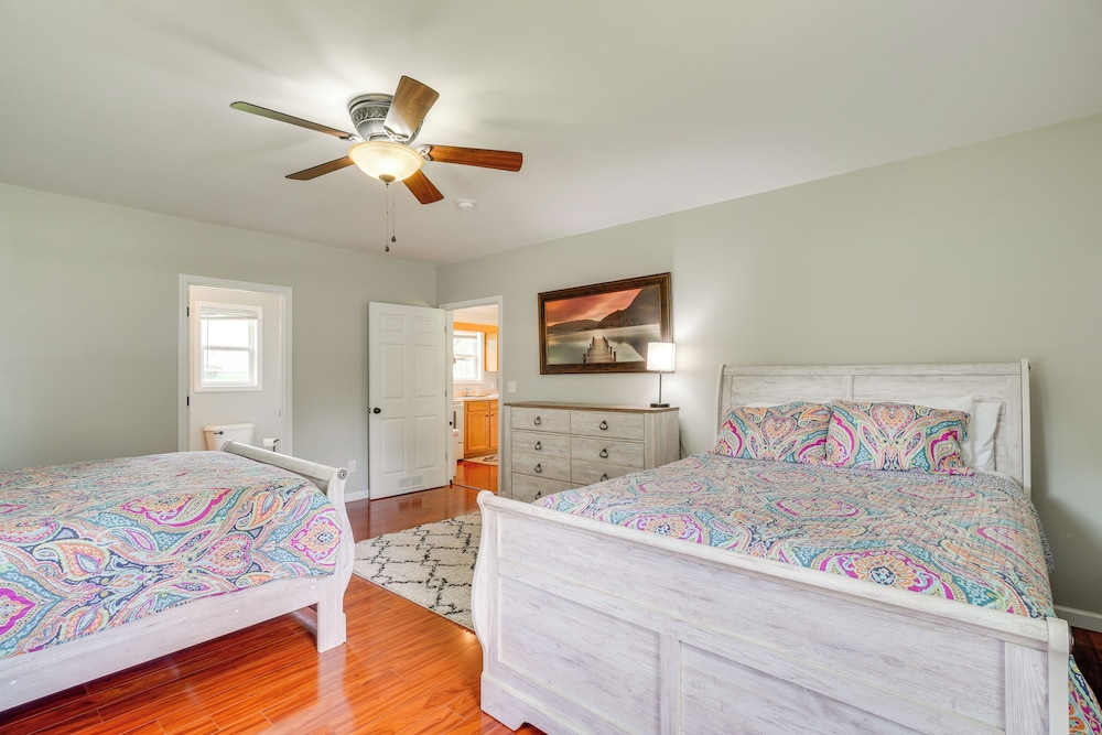 Walk to Marina: Norris Lake Escape w/ Deck + Views