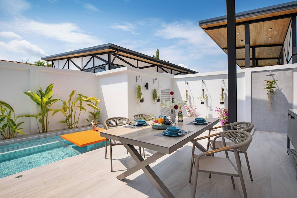 New 17m Eco Pool Villa Sunset Garden 12