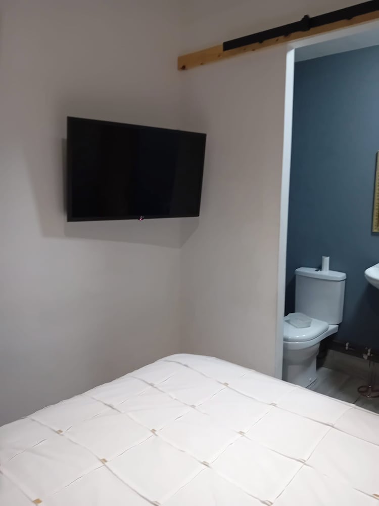 1bed Cottage, Sleeps 2 - Mountain Views, Parking