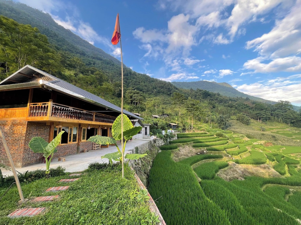 Bees Homestay Sapa & Trekking