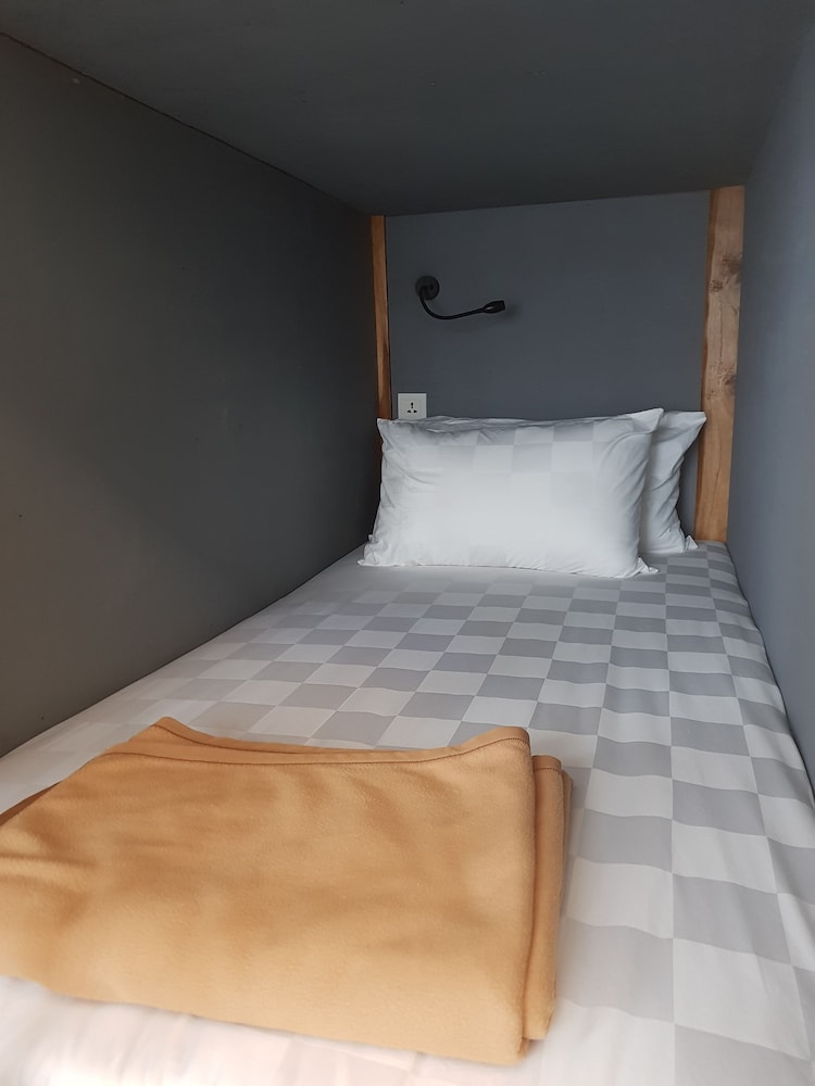 Green Hill Bed Station - Hostel