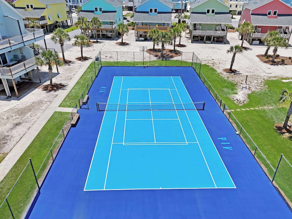Duplex Beach Home for 6 With Balcony & Resort-style Amenities