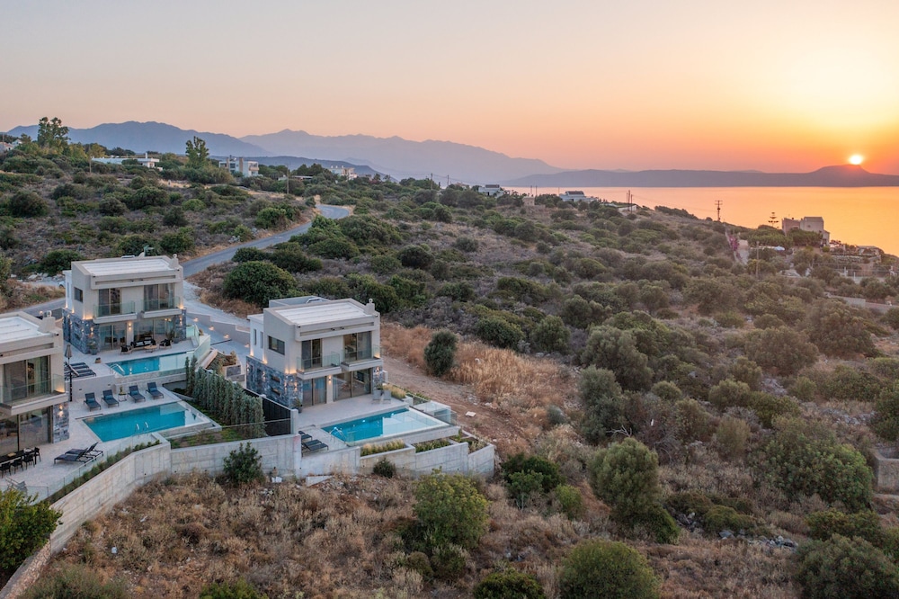 Skyfall Villas - With 12 Bedrooms