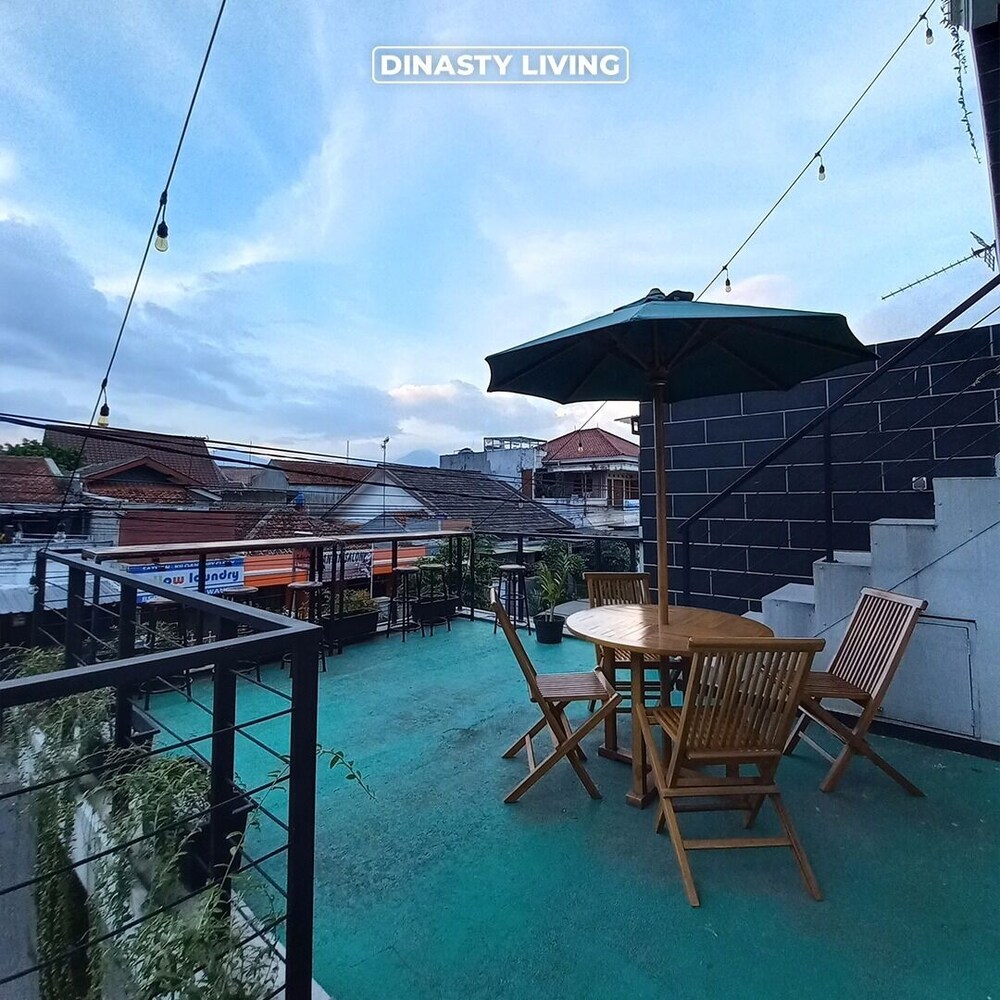 Dinasty Living Guesthouse Syariah view 3