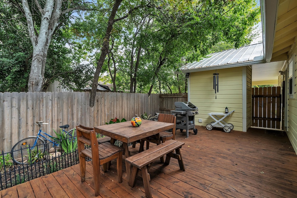 Charming Canary Cottage Retreat 3 Bedroom Cottage - main view