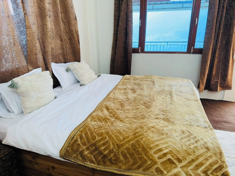 Aura by RA Manali - Mountain View